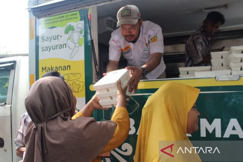 Baznas salurkan 1.400 paket makanan untuk para disabilitas dan dhuafa di Bekasi