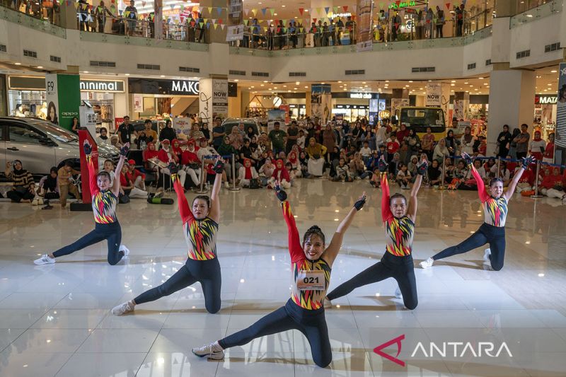 Kompetisi senam aerobik di Palu