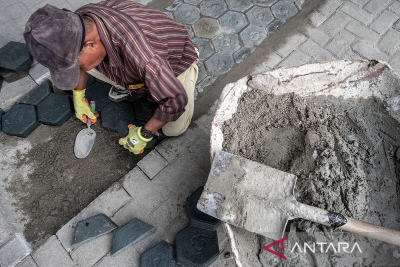 Peluncuran produk hasil daur ulang sampah plastik