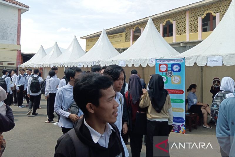 Pemkab Cirebon gelar bursa kerja untuk kurangi angka pengangguran