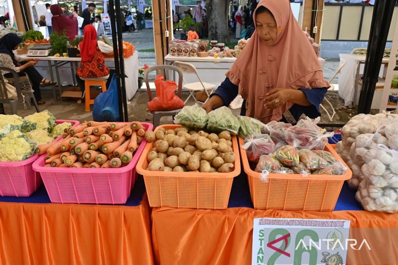 Ekspose produk pertanian dan pasar tani di Palu