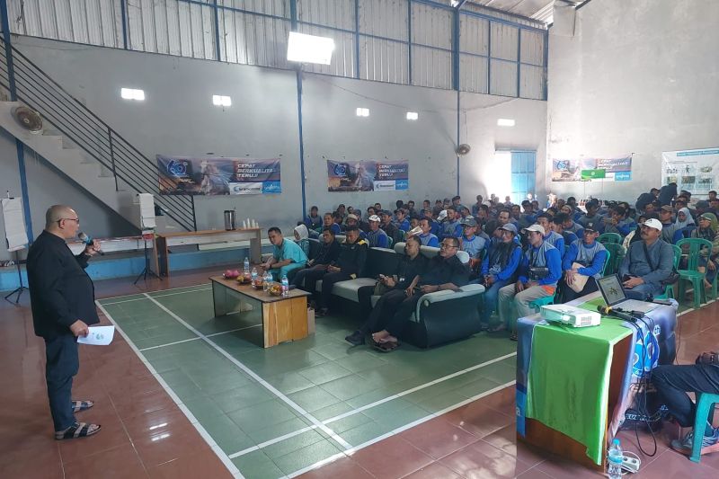 Dispertan Garut edukasi petani dalam penggunaan herbisida aman