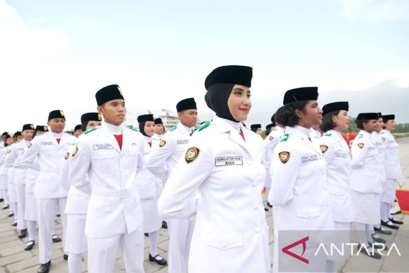 Presiden Joko Widodo bertindak sebagai inspektur upacara HUT RI di IKN