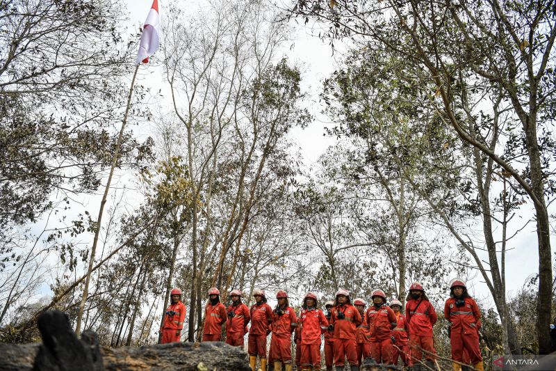 Manggala Agni upacara HUT RI ke-79 di lokasi kebakaran lahan gambut Lempuing