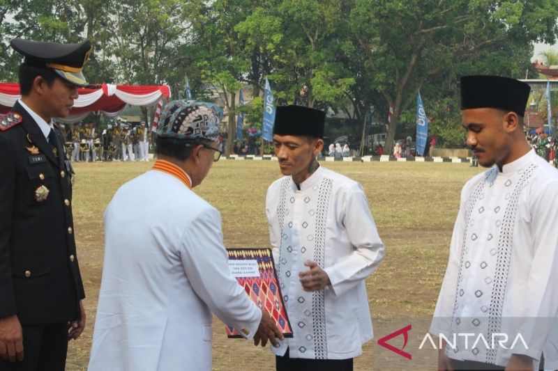 2 warga binaan Lapas Cianjur langsung menghirup udara bebas