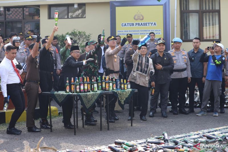 Polres dan Forkopimda Cianjur musnahkan ribuan knalpot bising