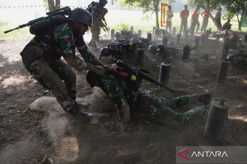 Lomba ketangkasan halang rintang prajurit Korps Marinir