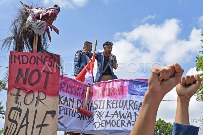 Aksi mahasiswa NTB tolak pengesahan revisi UU Pilkada