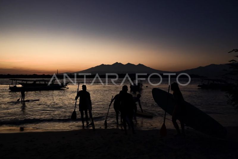 Wisata papan dayung di Gili Trawangan