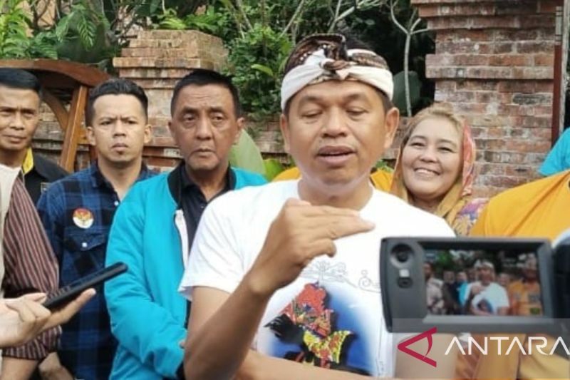 Dedi Mulyadi tampilkan seni dan budaya saat daftar ke KPU Jawa Barat