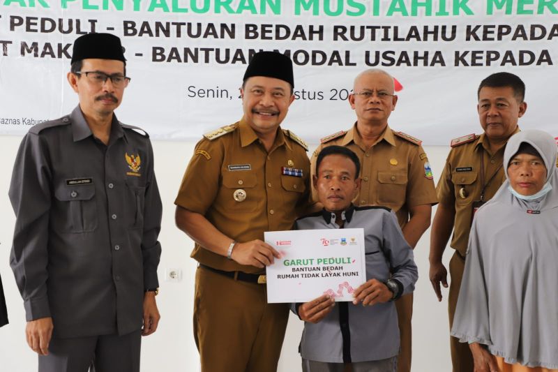 Baznas Garut bantu renovasi 73 rumah milik warga miskin