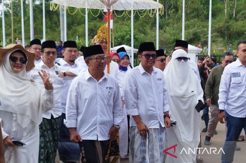 KPU Cianjur terima pendaftaran paslon Herman Suherman dan M Solih