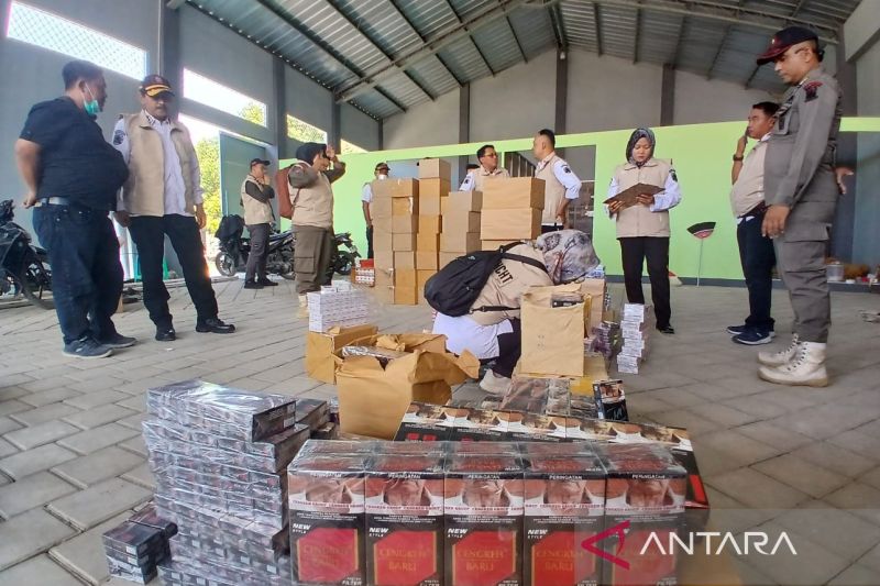 Satpol PP Cirebon nenyita 209.380 batang rokok ilegal