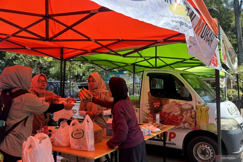 Pemkot Bandung menggelar pangan murah bantu rakyat beli bahan pokok