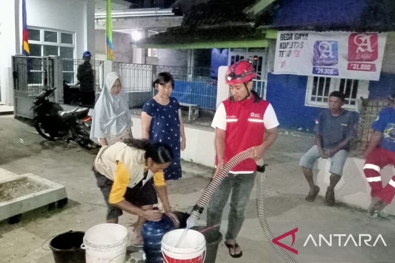 Desa di utara Sukabumi mulai mengalami kesulitan air bersih