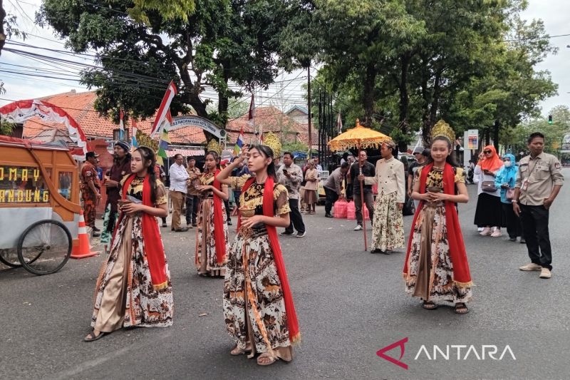 KPU Kota Cirebon melibatkan seniman untuk sambut pendaftar Pilkada 2024