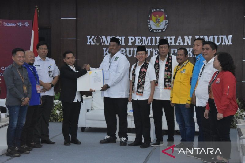 KPU Kabupaten Bekasi terima pendaftaran Dani-Romli ikut Pilkada