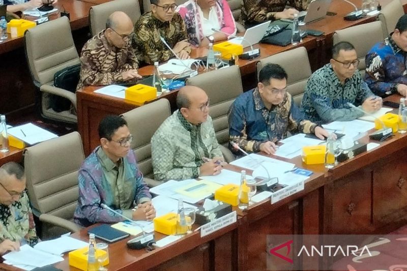 Ekonomi kemarin, realisasi investasi sampai pembatasanBBM Pertalite