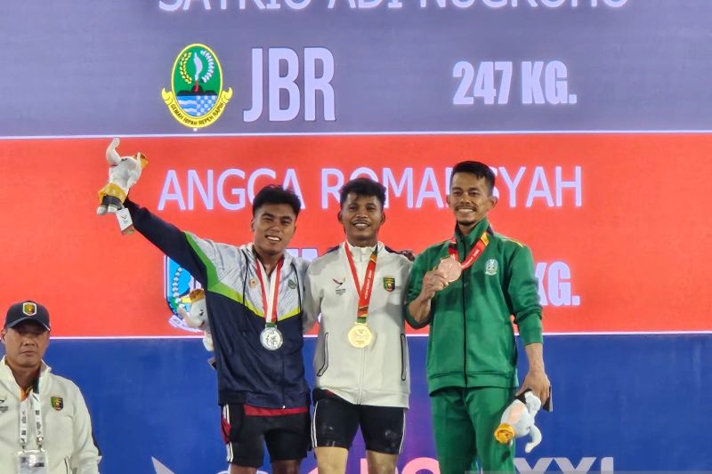 Angkat besi - Lifter Jabar raih perak, Husni dari Lampung rebut emas kelas 55kg putra