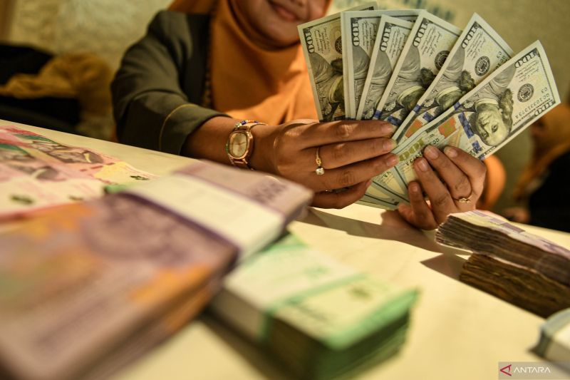 Kurs rupiah diperkirakan melemah karena data perekonomian China kurang baik