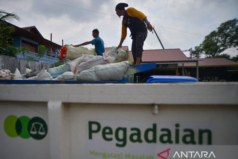 Program tabungan sampah menjadi emas di Padang