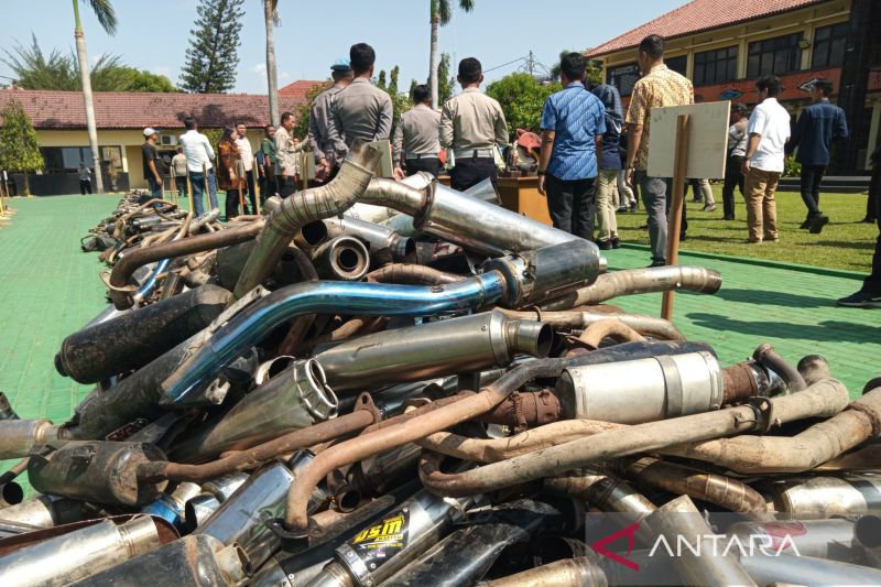 Polresta Cirebon hancurkan 1.350 knalpot brong dari hasil operasi lalu lintas