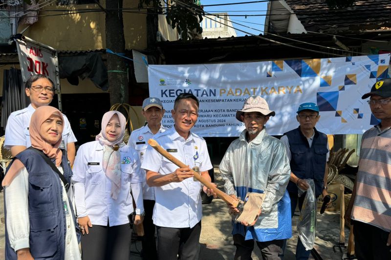 Disnaker Kota Bandung gelar padat karya serap 4.300 tenaga kerja