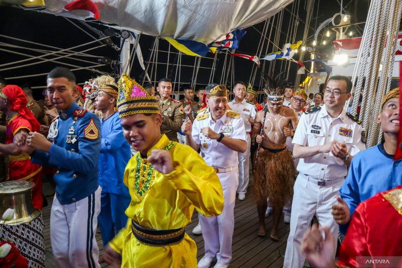 Malam kesenian dan budaya KRI Bima Suci di Shanghai