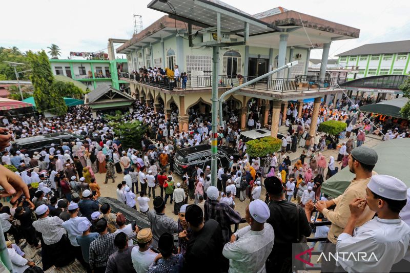 Pemakaman ulama kharismatik aceh di Bireuen