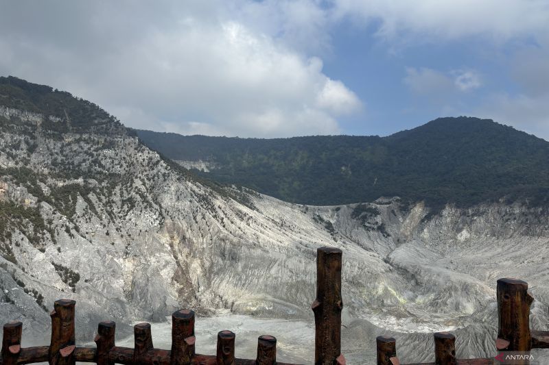Wisatawan dilarang masuki jalur pendakian Gunung Tangkuban Perahu