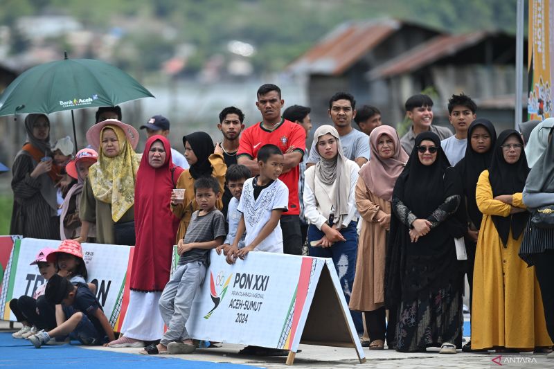 Sedilta Pilon persembahan medali emas untuk Jabar di cabang Triathlon