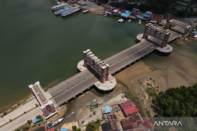 Jembatan Wisata Toronipa