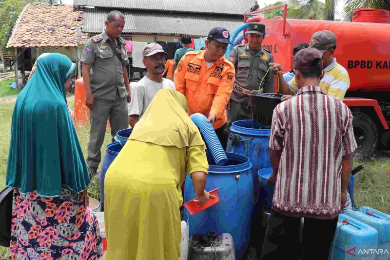 Pemkab Bekasi kembali distribusikan air bersih ke 8 kecamatan