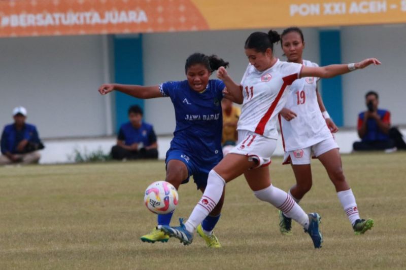 Tim sepak bola putri Jawa Barat meraih medali emas PON 2024