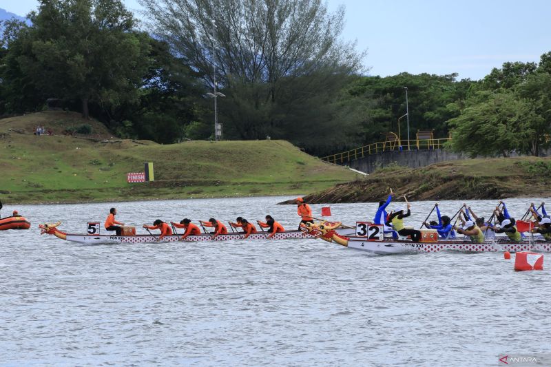 Putra-putri Jabar pastikan 2 tempat di final perahu naga