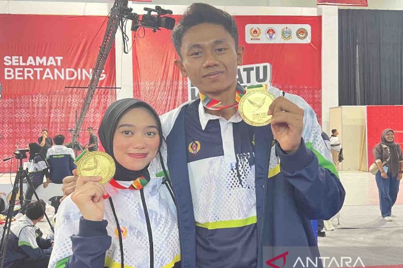 Ada cinta di puncak prestasi dua taekwondoin asal Jabar