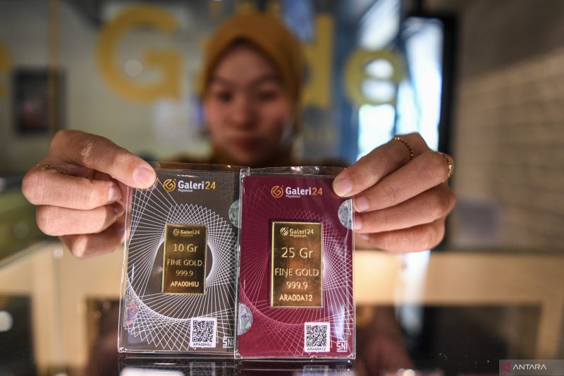 Harga emas Antam Rabu pagi turun Rp4.000 menjadi Rp1,440 juta per gram