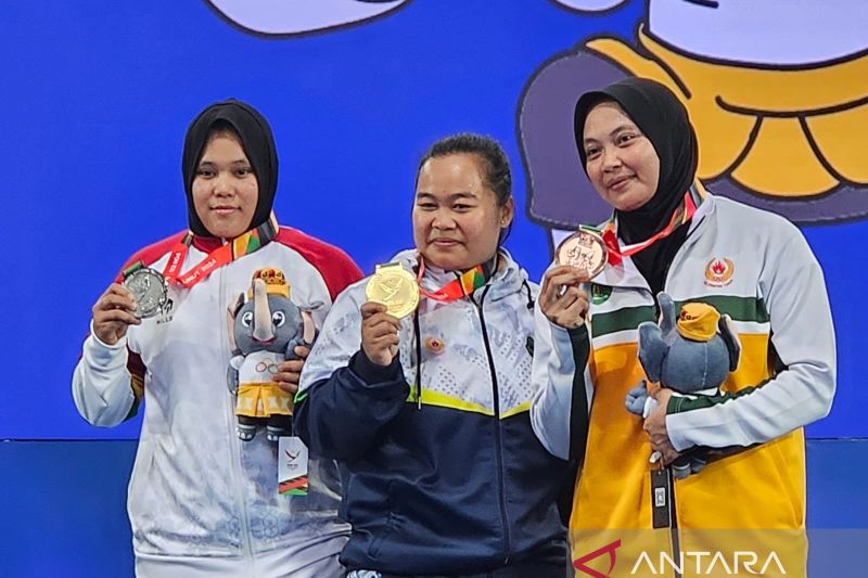 Angkat berat - LIfter Jabar Aneu Veronica terkuat di kelas 76 kg putri