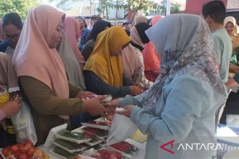 Pemkab Cianjur menggencarkan gerakan pangan murah di 32 kecamatan