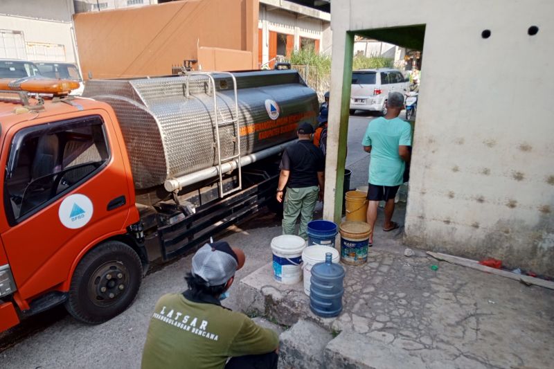 BPBD Sukabumi distribusikan air bersih ke desa terdampak kekeringan