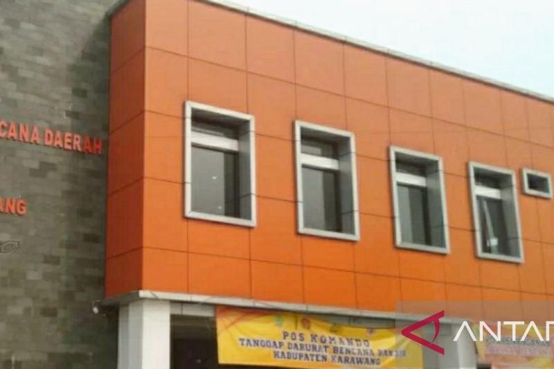 BPBD Karawang menemukan tanggul Citarum retak dan berpotensi jebol