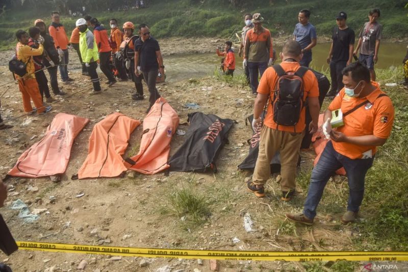 Tim SAR cari mayat di Kali Bekasi hingga petang