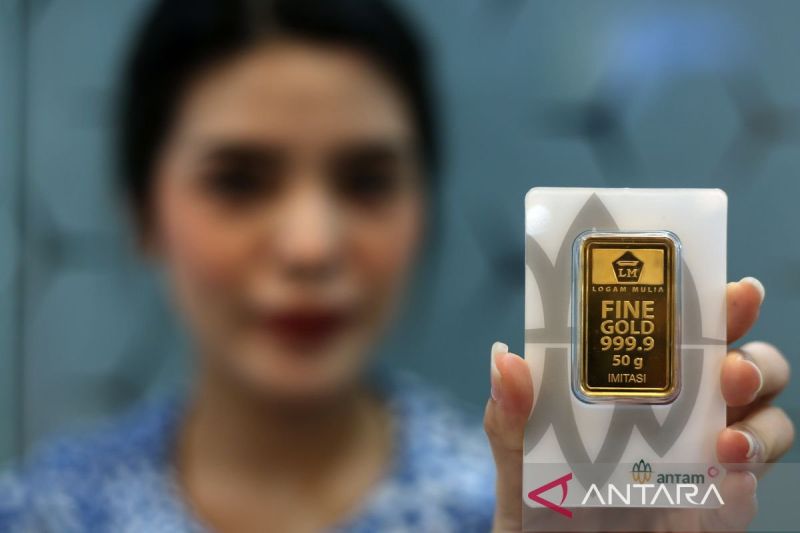 Emas Antam naik Rp12.000 menjadi Rp1,464 juta per gram