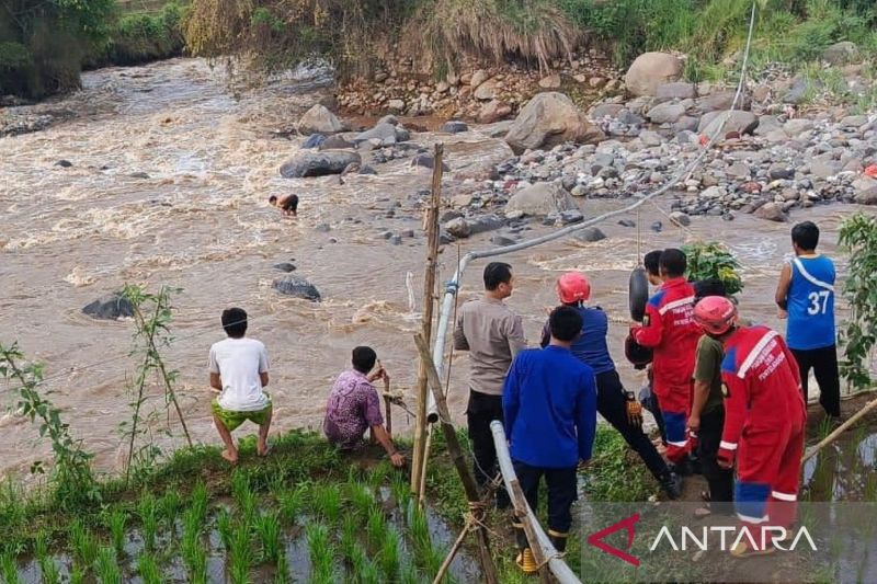 Polres Cianjur pastikan bocah terjebak di sungai berhasil diselamatkan