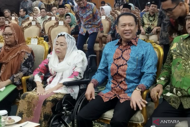 Istri Gus Dur hadir ke MPR untuk menerima surat tidak berlakunya TAP MPR II/2001