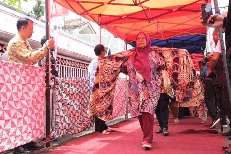 Pemkab Garut terus kembangkan batik jadi nilai tambah pariwisata