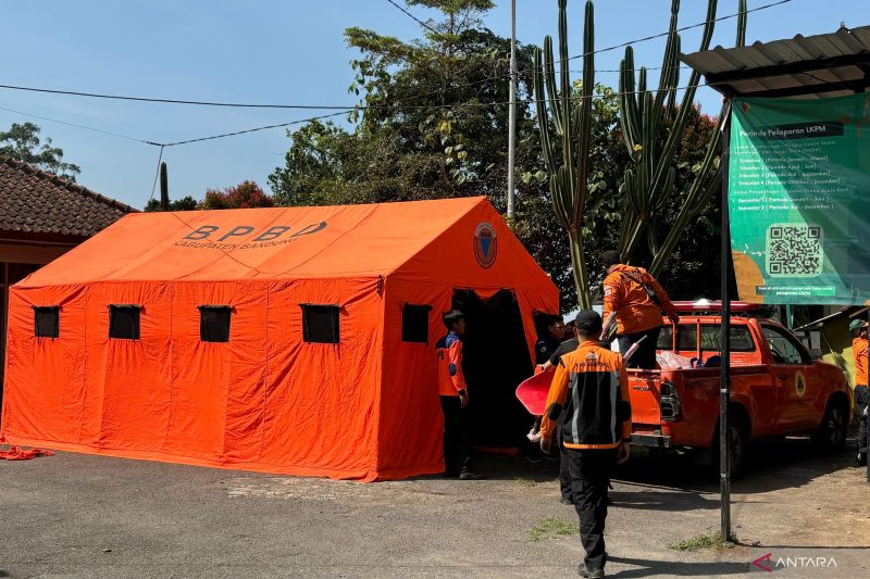 BPBD Kabupaten Bandung mulai bongkar tenda pengungsian korban gempa bumi