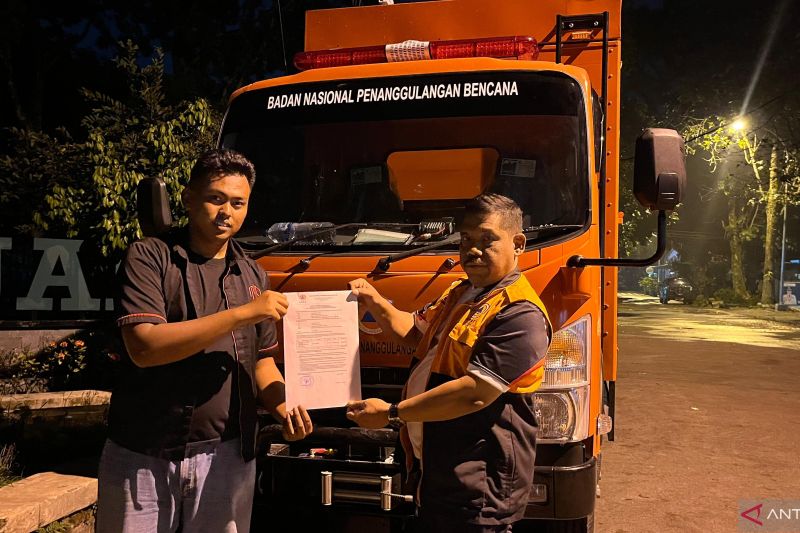 Pemkab Bandung menerima bantuan mobil dapur umum lapangan dari BNPB