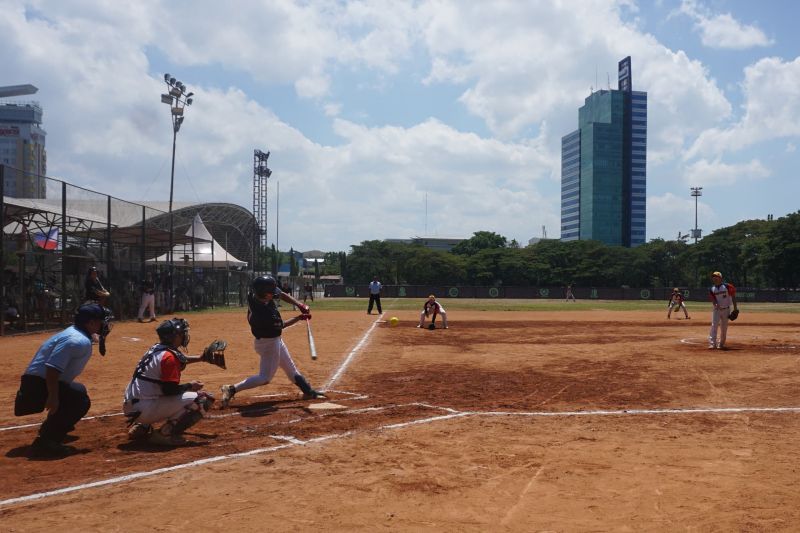 Hongkong vs Jepang di turnamen Softball Makassar Open 2024