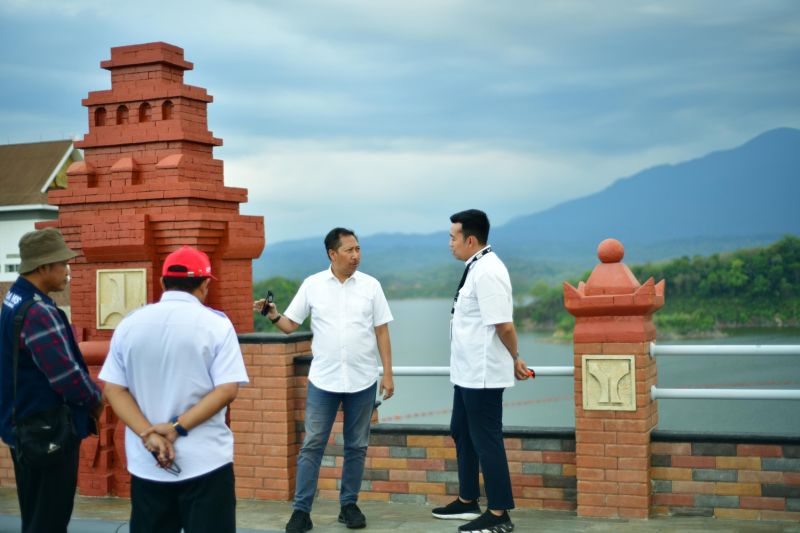 Bendungan Cipanas tunjang pengairan lahan pertanian Indramayu